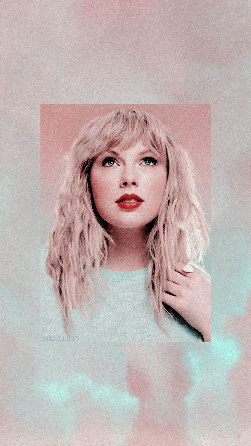 A woman with blonde hair and red lipstick - Taylor Swift