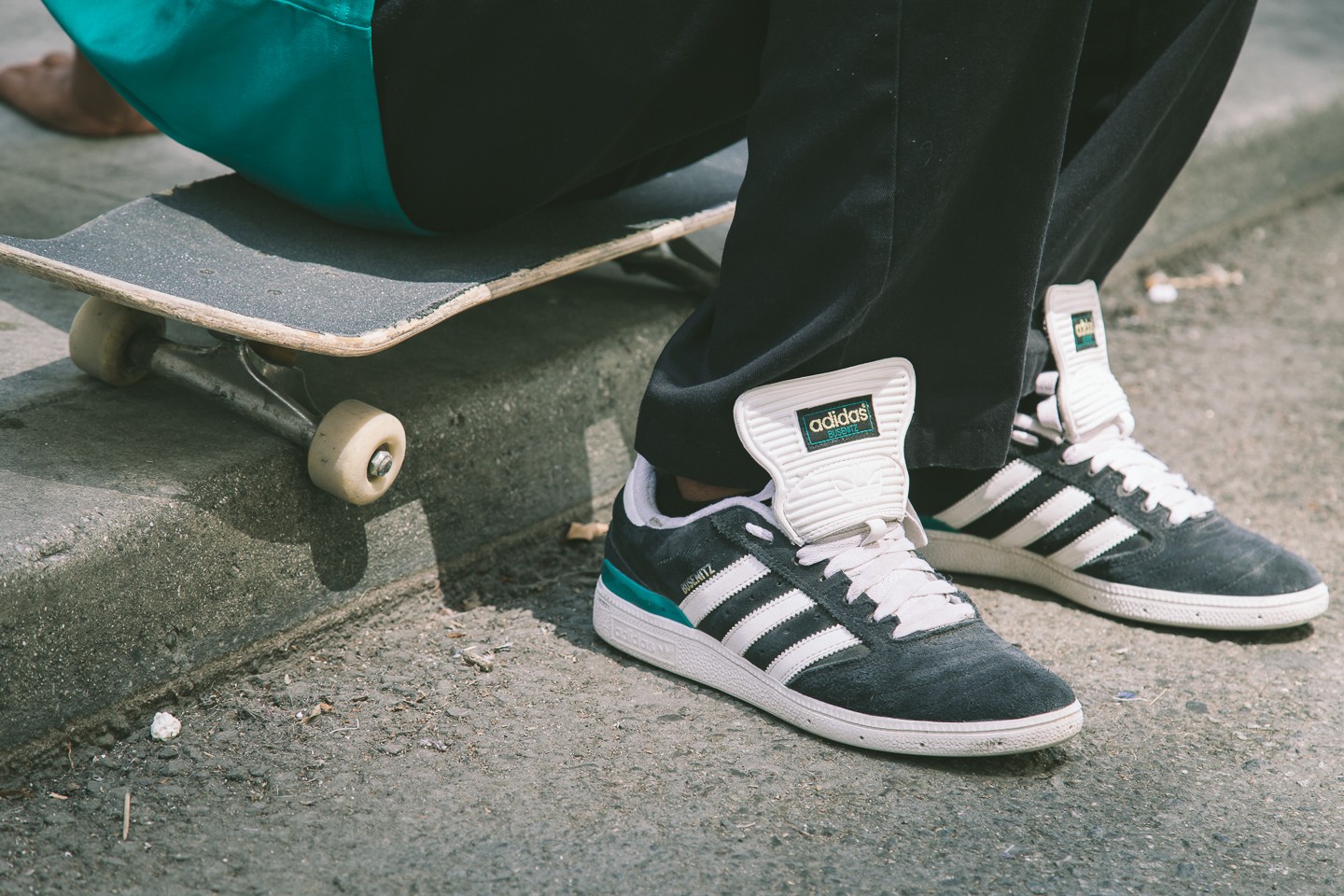 Wallpaper : white, legs, green, blue, skateboard, sneakers, spring, leg, shoe, footwear 1440x960