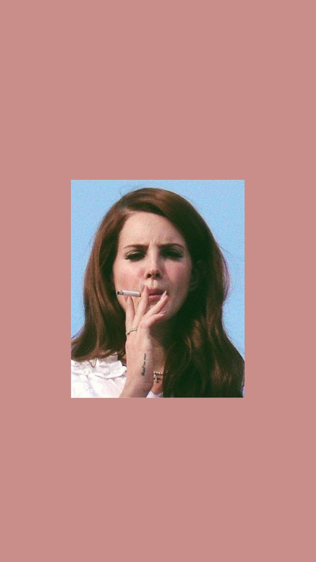 Wallpaper of a woman smoking a cigarette - Lana Del Rey