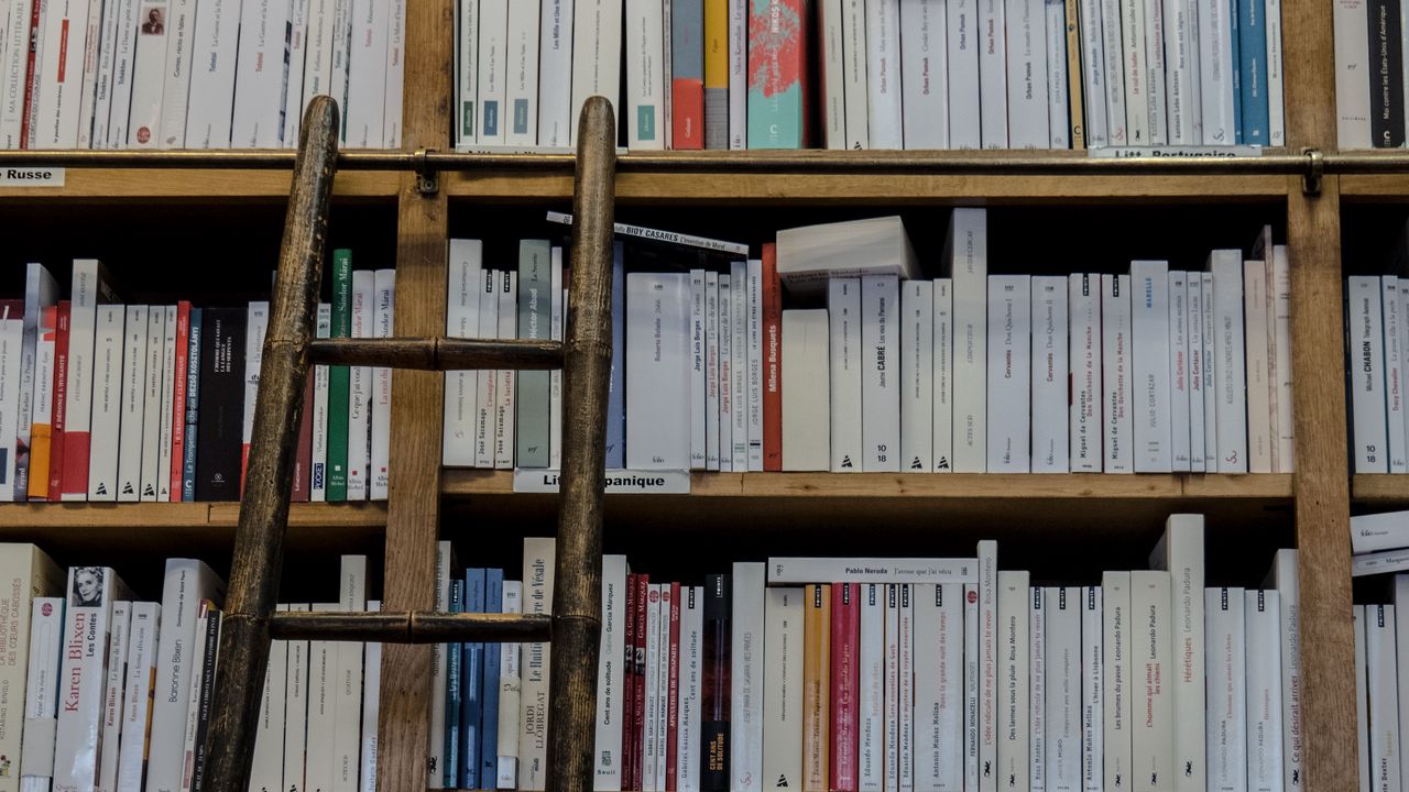 Download wallpaper 1280x720 books, shelf, stairs, library hd, hdv, 720p HD background