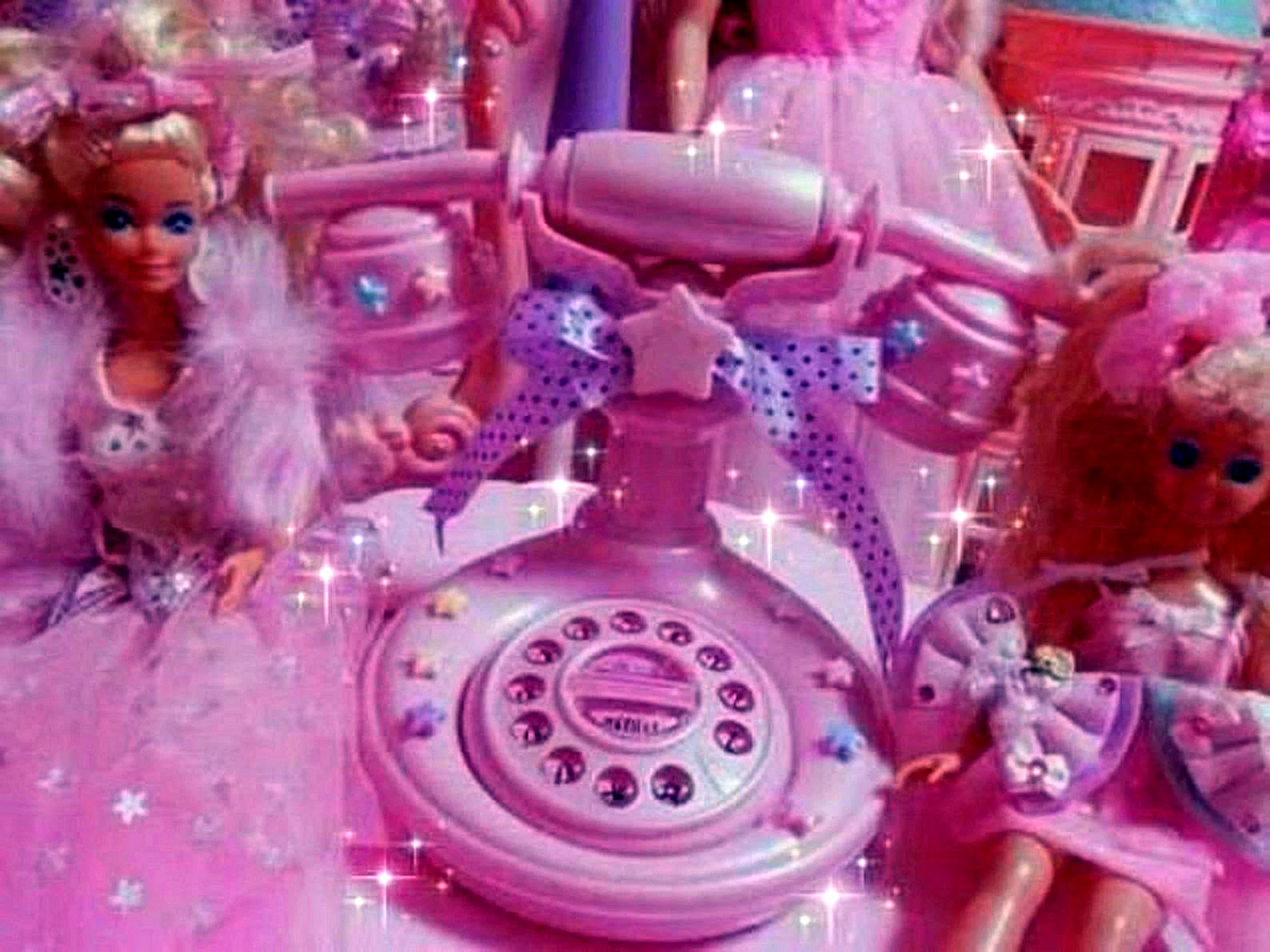 Barbie dolls with a pink phone - Barbie