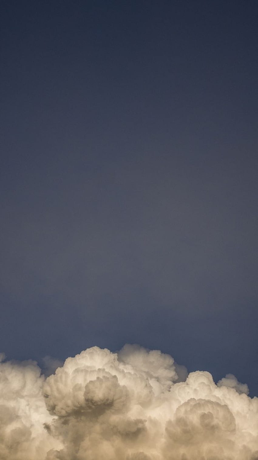 A large cloud formation in a deep blue sky. - Vintage clouds