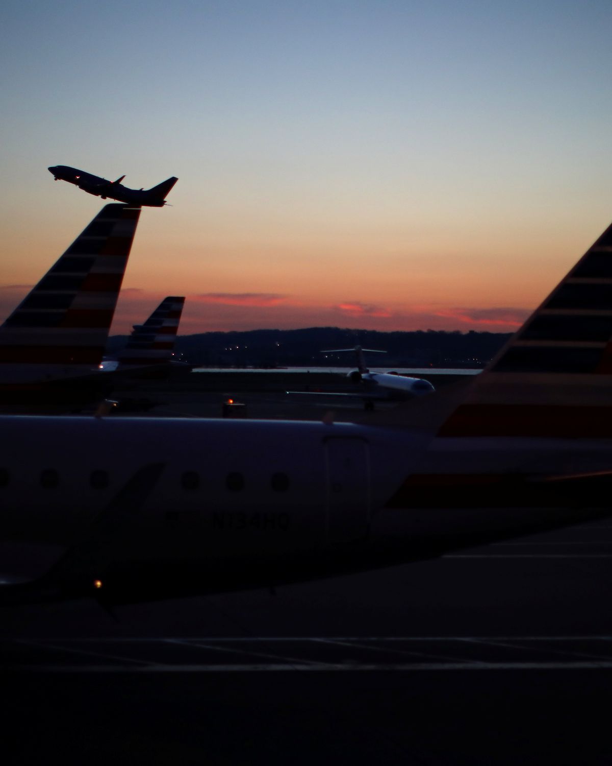 U.S. airlines warn 5G wireless could wreak havoc with flights