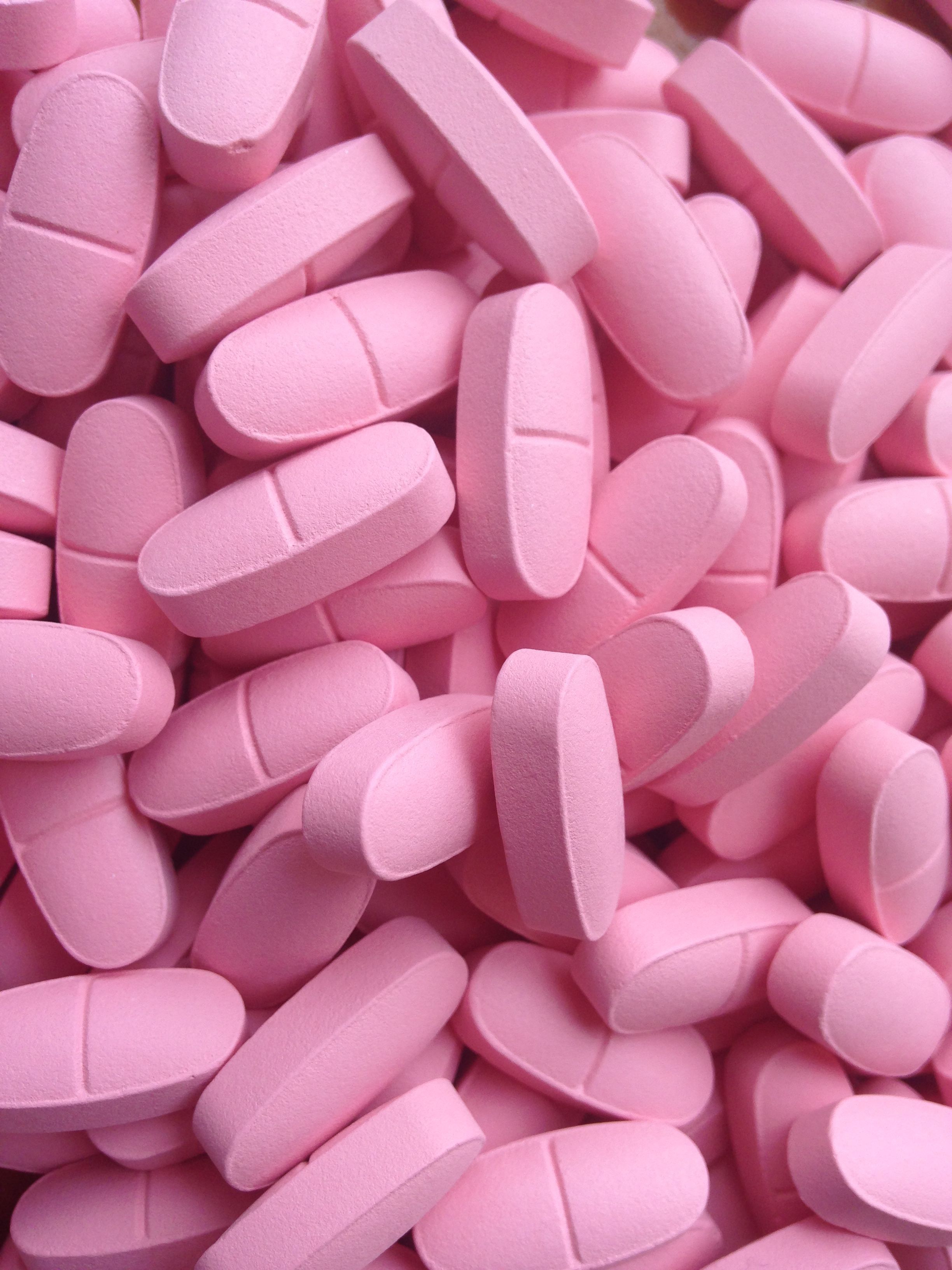 A pile of pink oval tablets - 