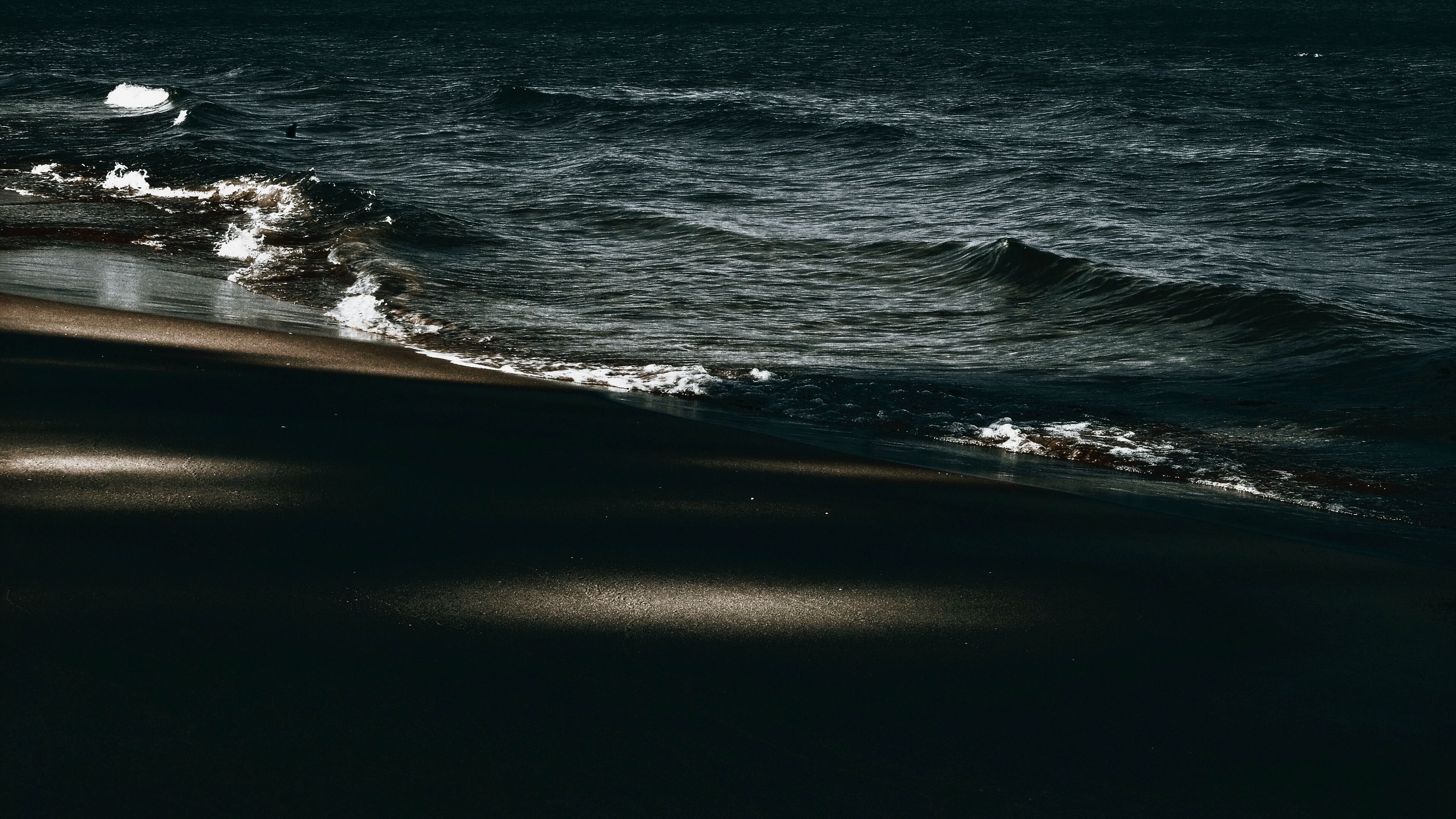 Download wallpaper 3840x2160 beach, sea, waves, landscape, dark 4k uhd 16:9 HD background