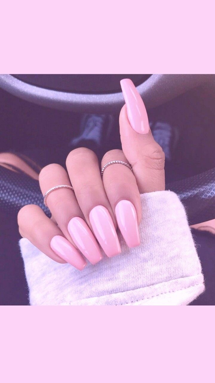 A woman with pink nails and rings - Nails
