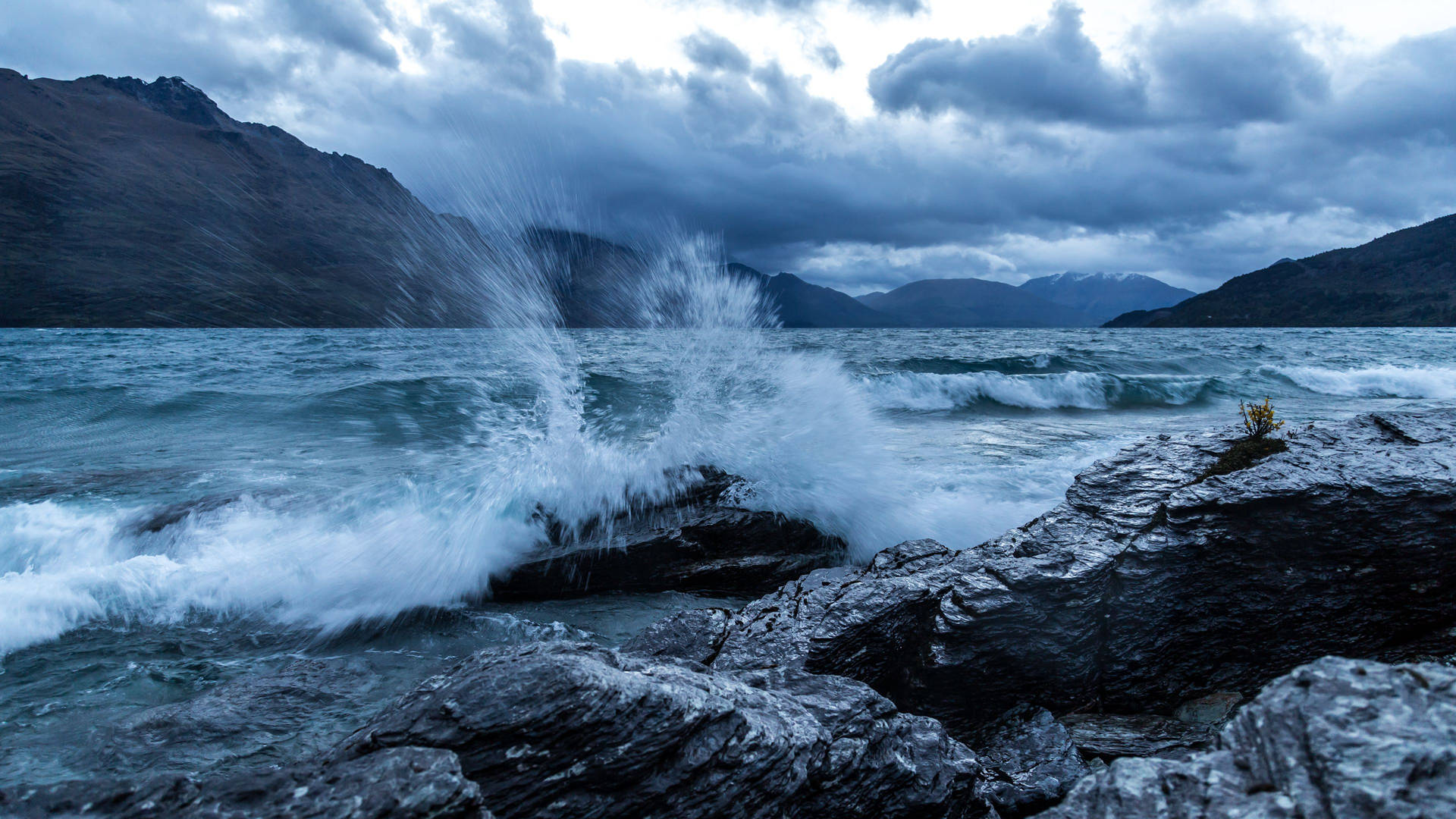 Download Powerful Aesthetic Ocean Waves And Rocks Wallpaper