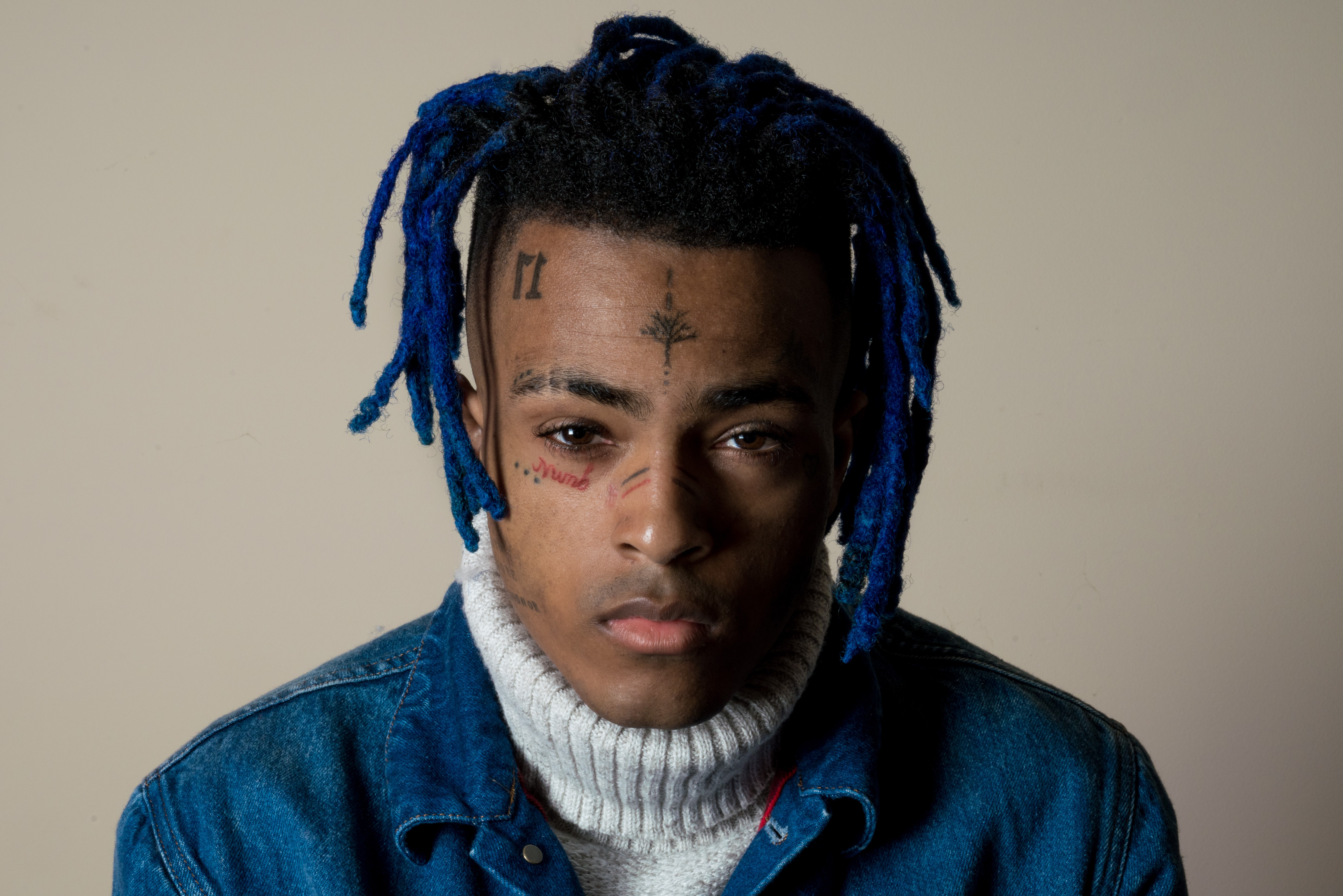 A young man with blue dreads and tattoos - XXXTentacion