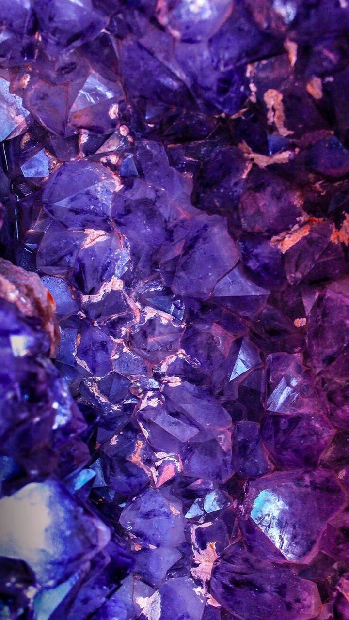 A purple crystal background image - Indigo