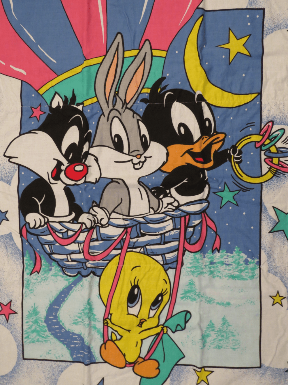 A 1990s Looney Tunes duvet cover featuring Bugs Bunny, Daffy Duck and Taz, in a hot air balloon. - Looney Tunes