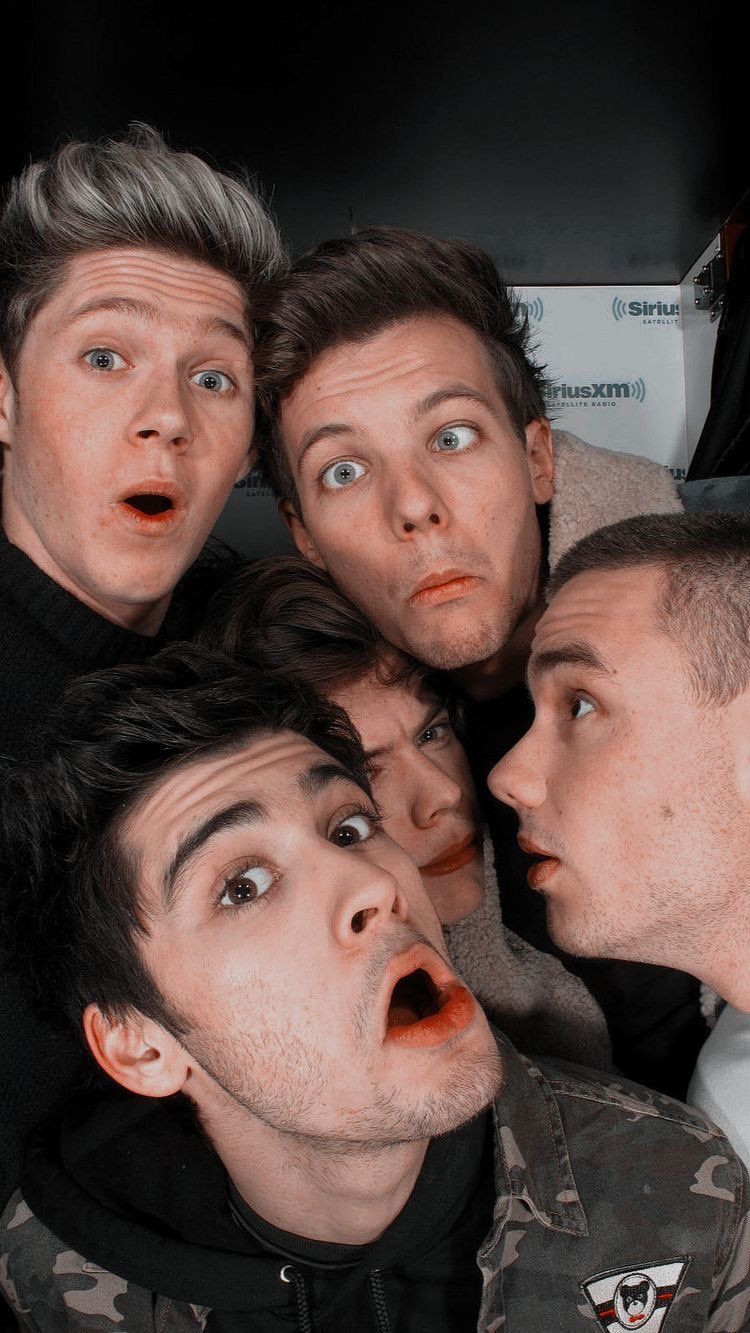 The boys with their mouths open - One Direction