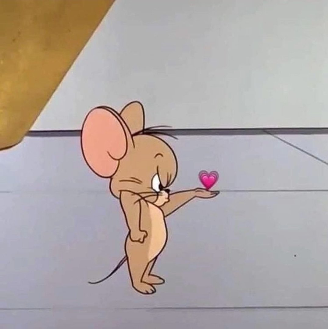 An animated mouse holding a pink heart. - Tom and Jerry