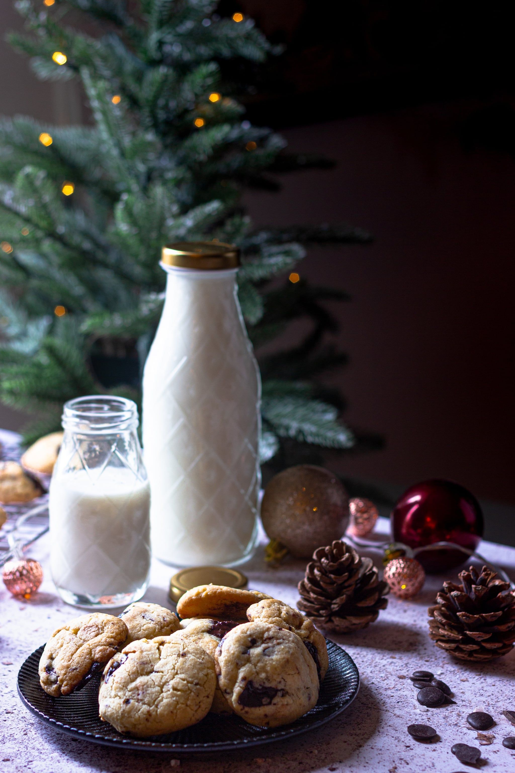 iPhone Christmas Wallpaper: Milk and Cookies Christmas Wallpaper That Are Perfect For Your Home Screen