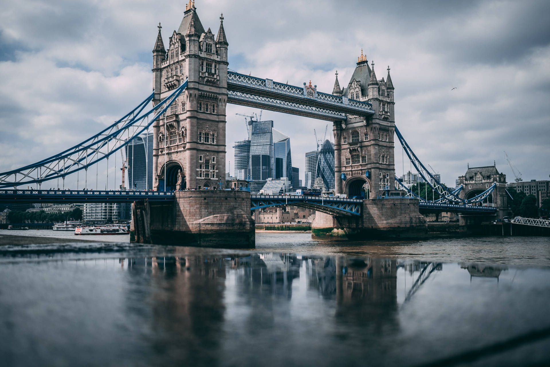 Download London Tower Bridge Aesthetic Shot Wallpaper