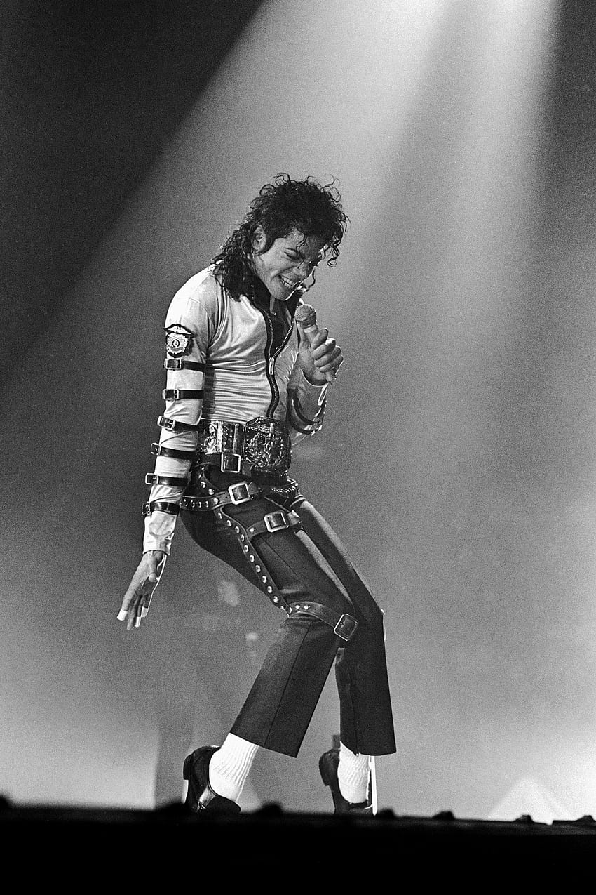 Michael Jackson performing on stage in the 80s - Michael Jackson