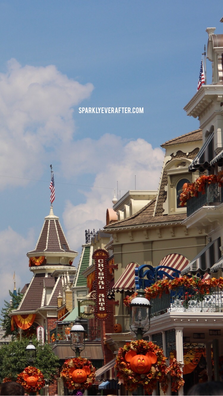 A street with buildings and pumpkins on the roof - Disneyland