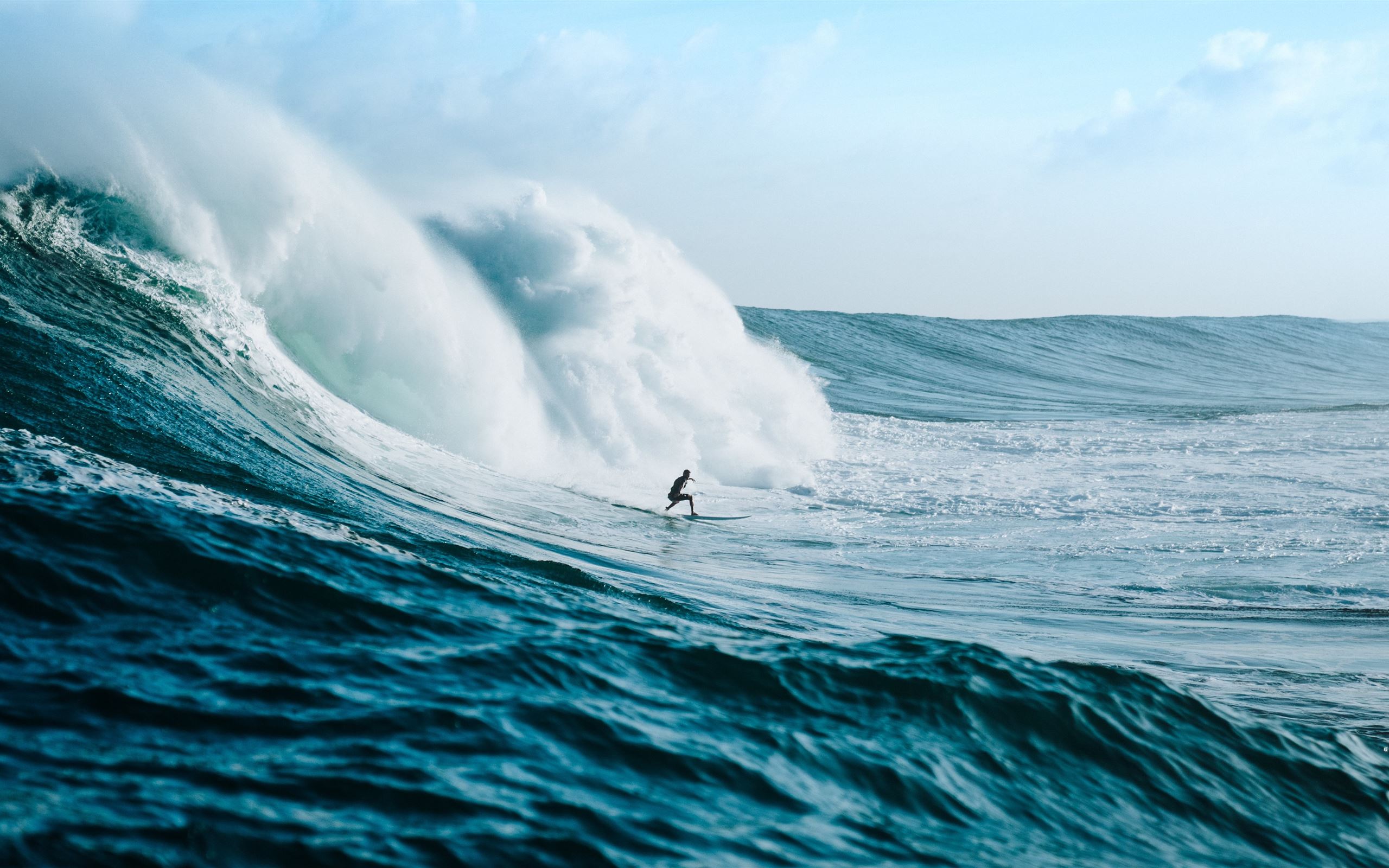 man surfing towards sea waves MacBook Air Wallpaper Download