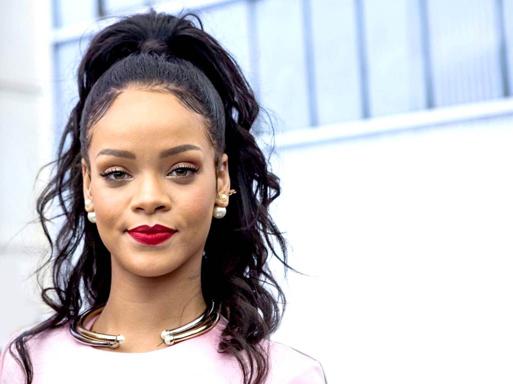 Rihanna's makeup artist shares his secrets for her iconic red lip - Rihanna