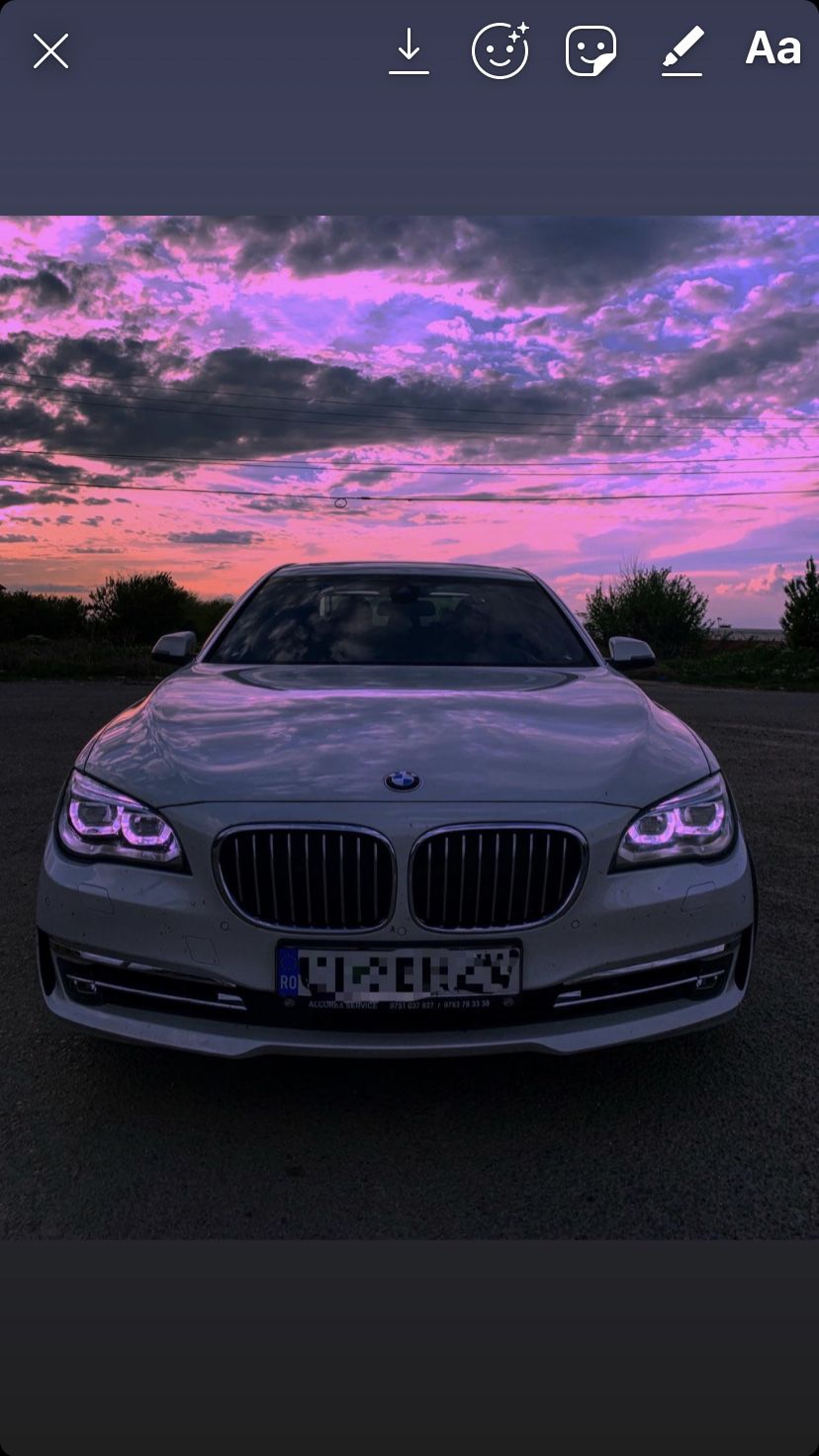 Front view of a silver BMW 7 series - BMW