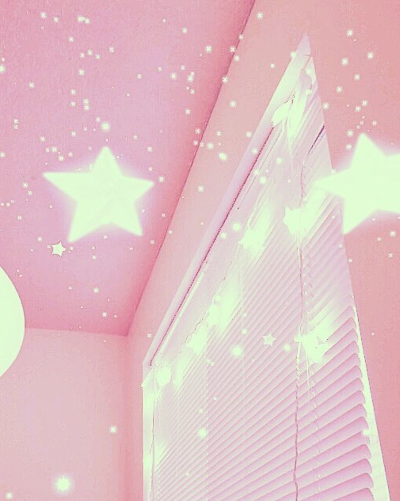 A pink room with stars on the ceiling - Modern