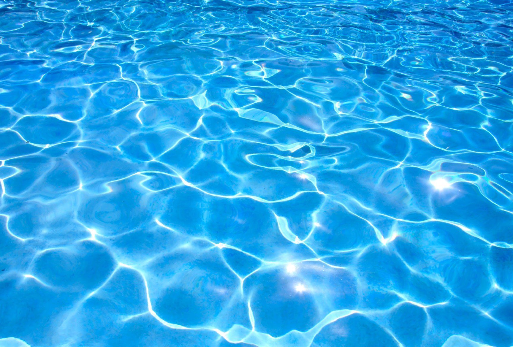 A pool with crystal clear water - Swimming pool