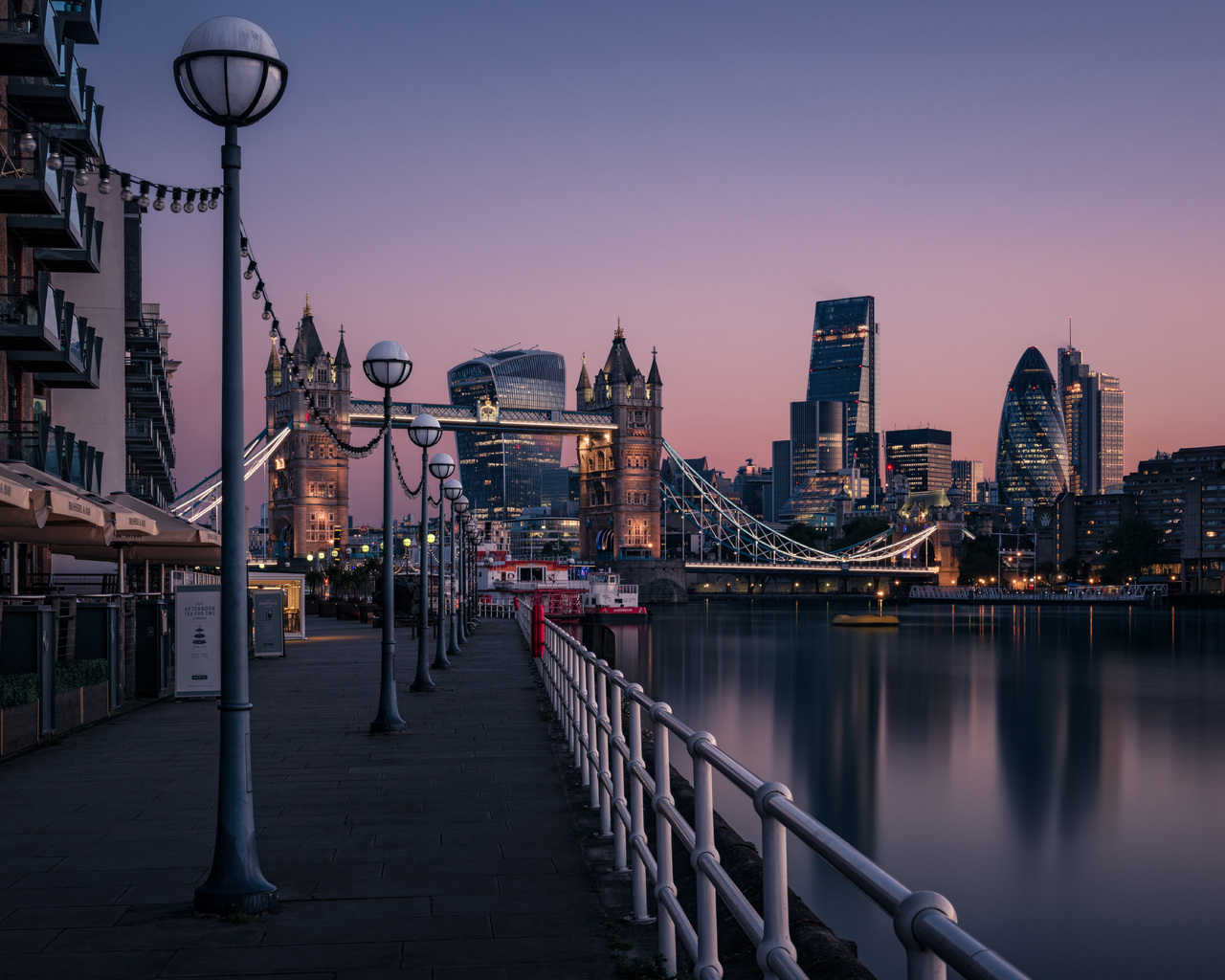 A city skyline with buildings and water - London