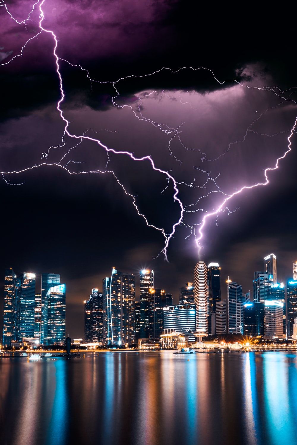 Lightning over the city wallpaper 8260 - Storm