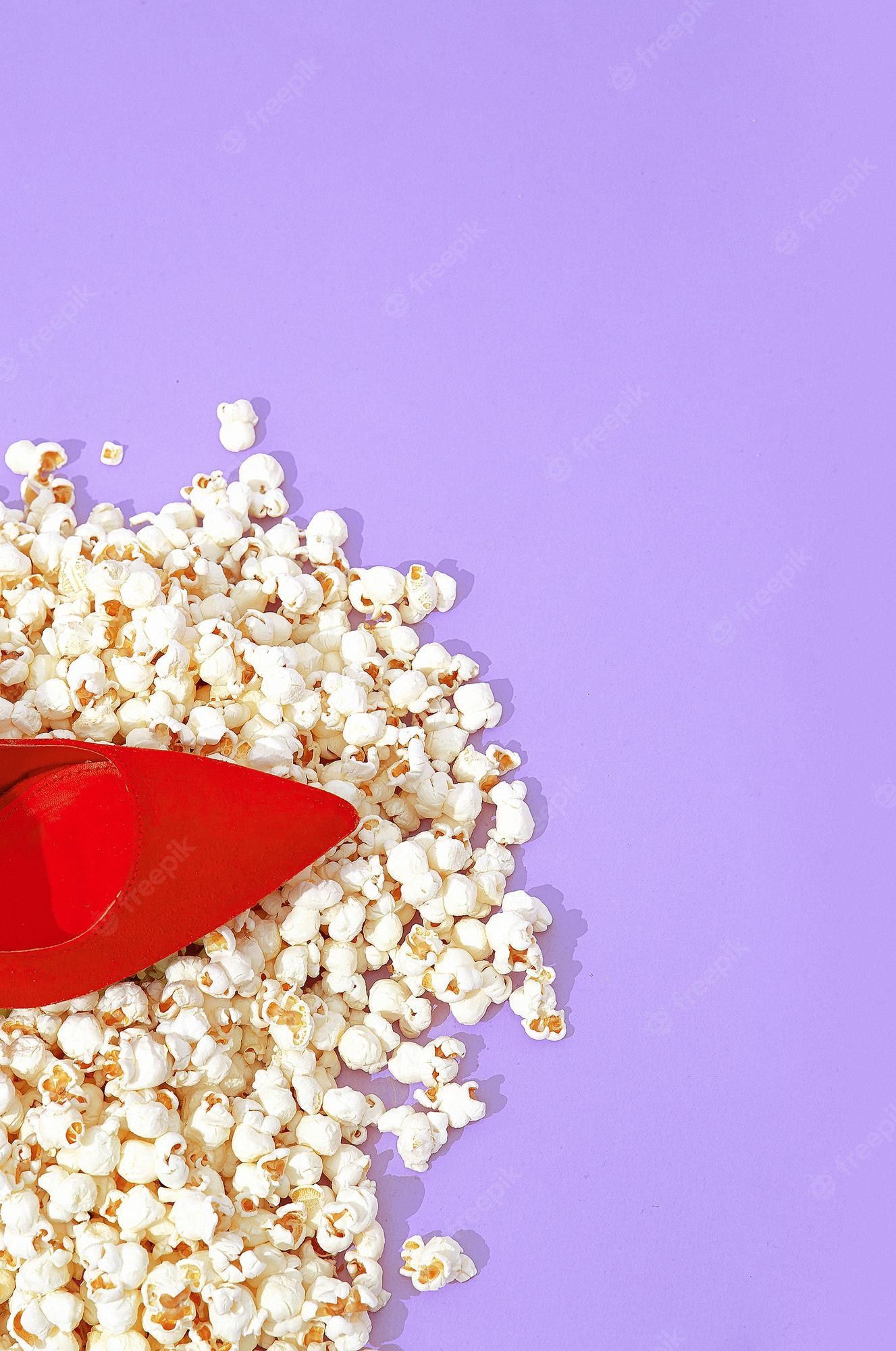 Premium Photo. Minimal popcorn background and fashion lady shoes. still life vertical design. diet, fast food, calory concept