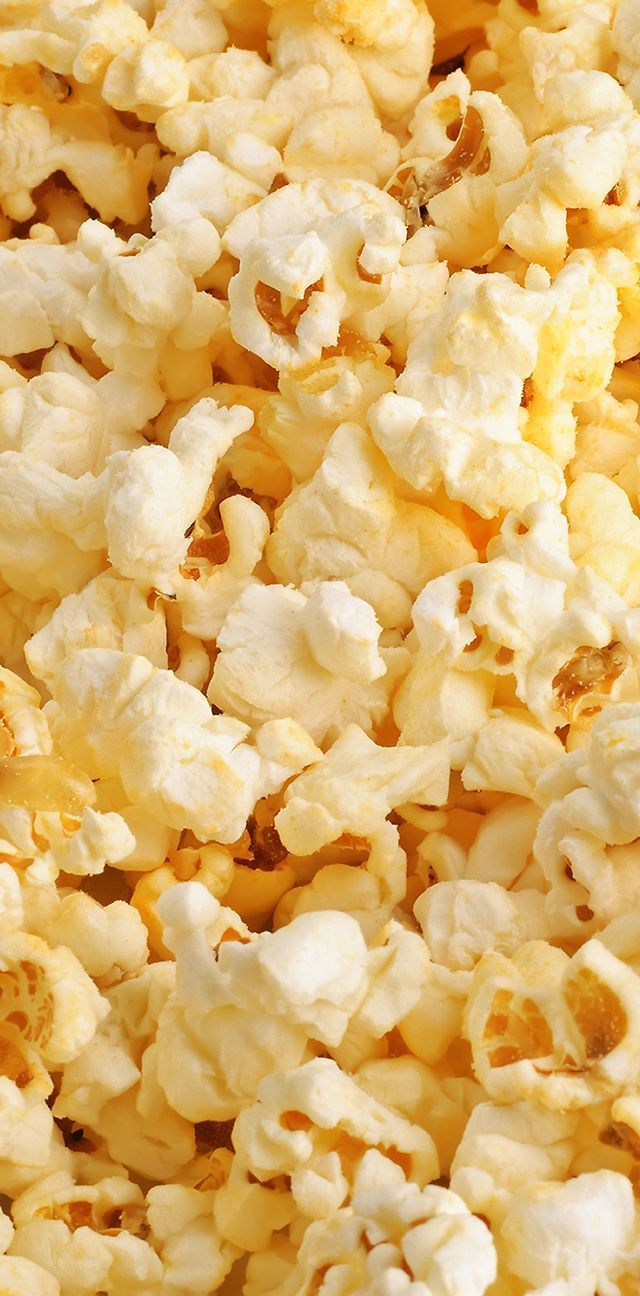 Popcorn is a type of snack food consisting of small round grains of corn that have been cooked in oil and then flavored with盐、黄油、糖、醋等调料. - Popcorn
