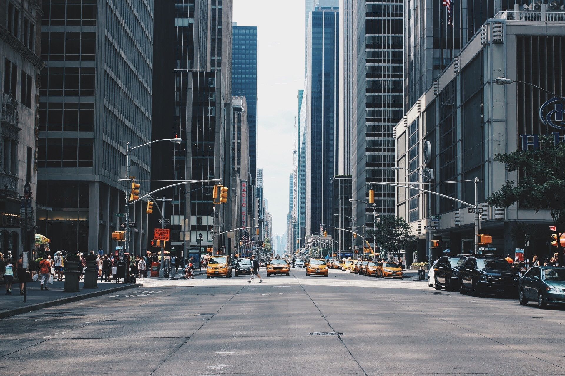 1920x1280 street, highrise, aesthetic, building, taxi, new york, person, skyscaper, Free , car, intersection, streetlight, canyon, city, skyscraper, cityscape, urban, blue, traffic, traffic light, road Gallery HD Wallpaper