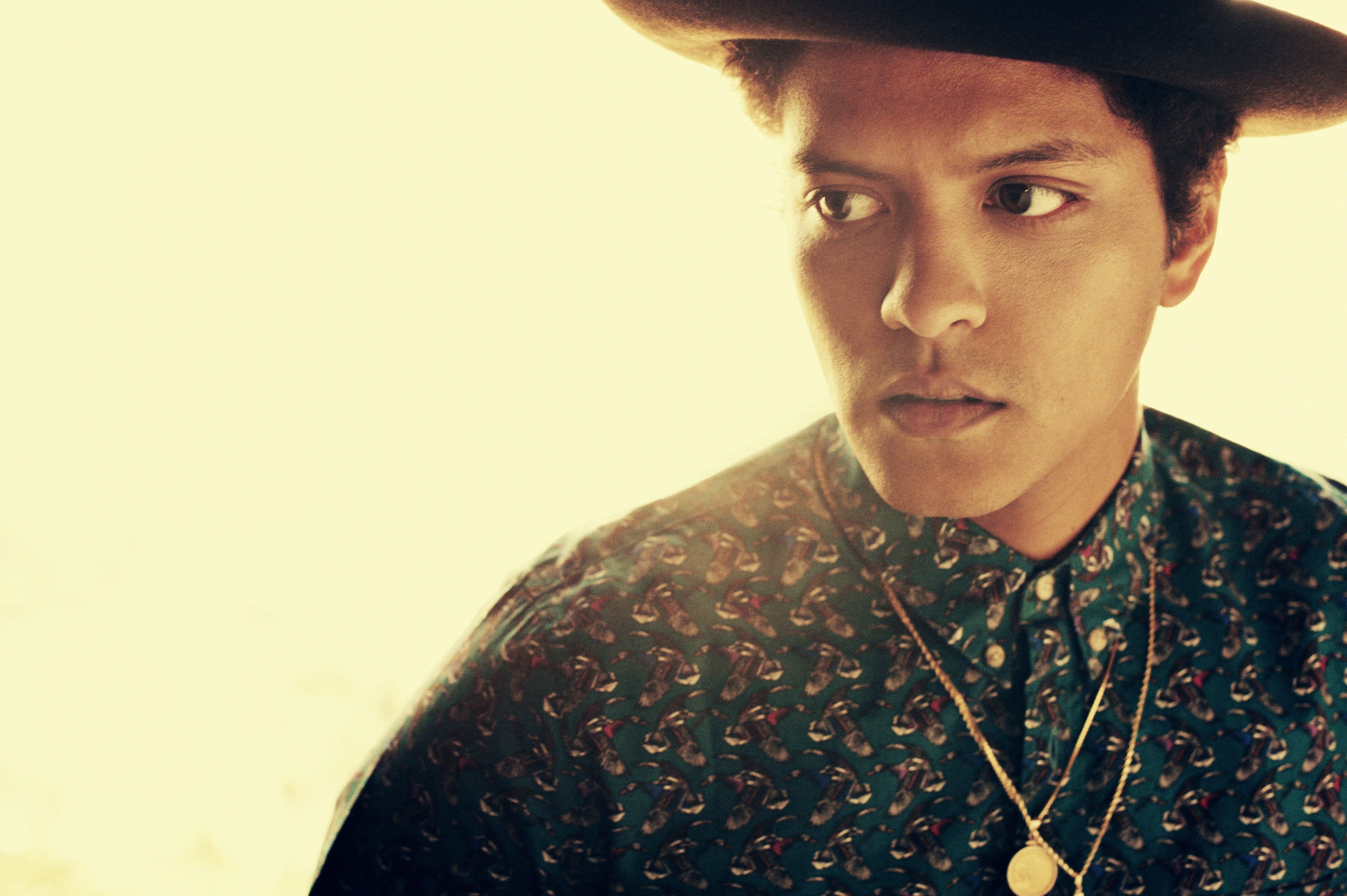 A man with hat and shirt on - Bruno Mars