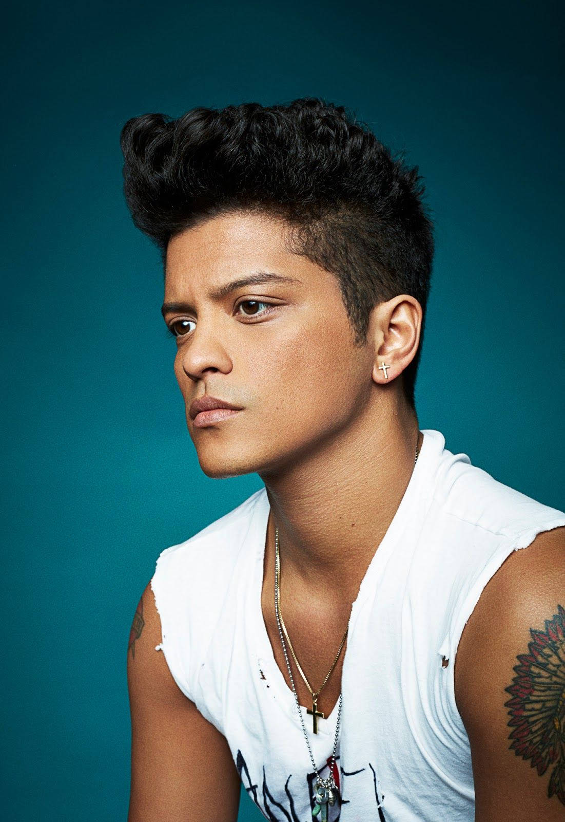 A man with tattoos on his arm - Bruno Mars