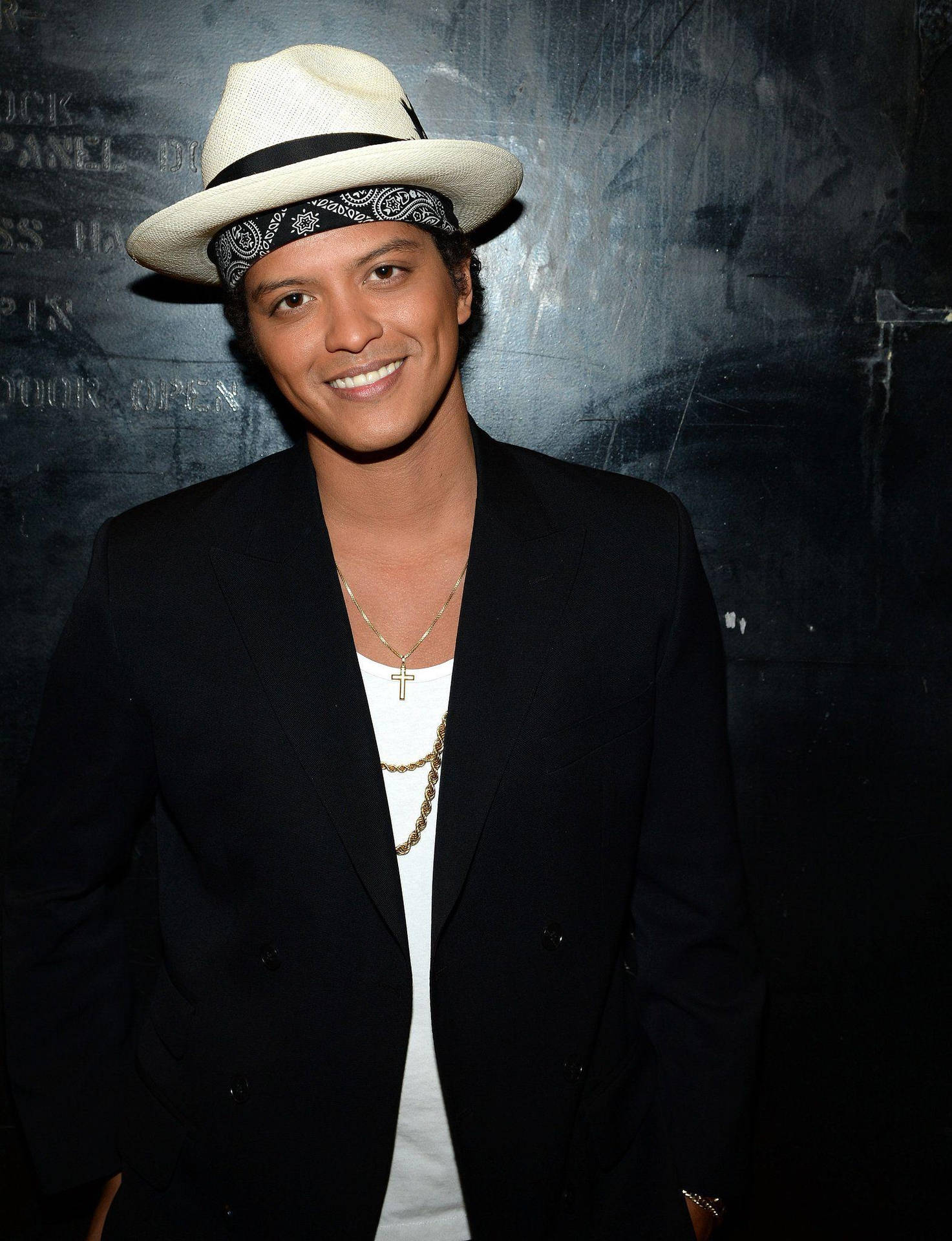 A man in black suit and white hat - Bruno Mars