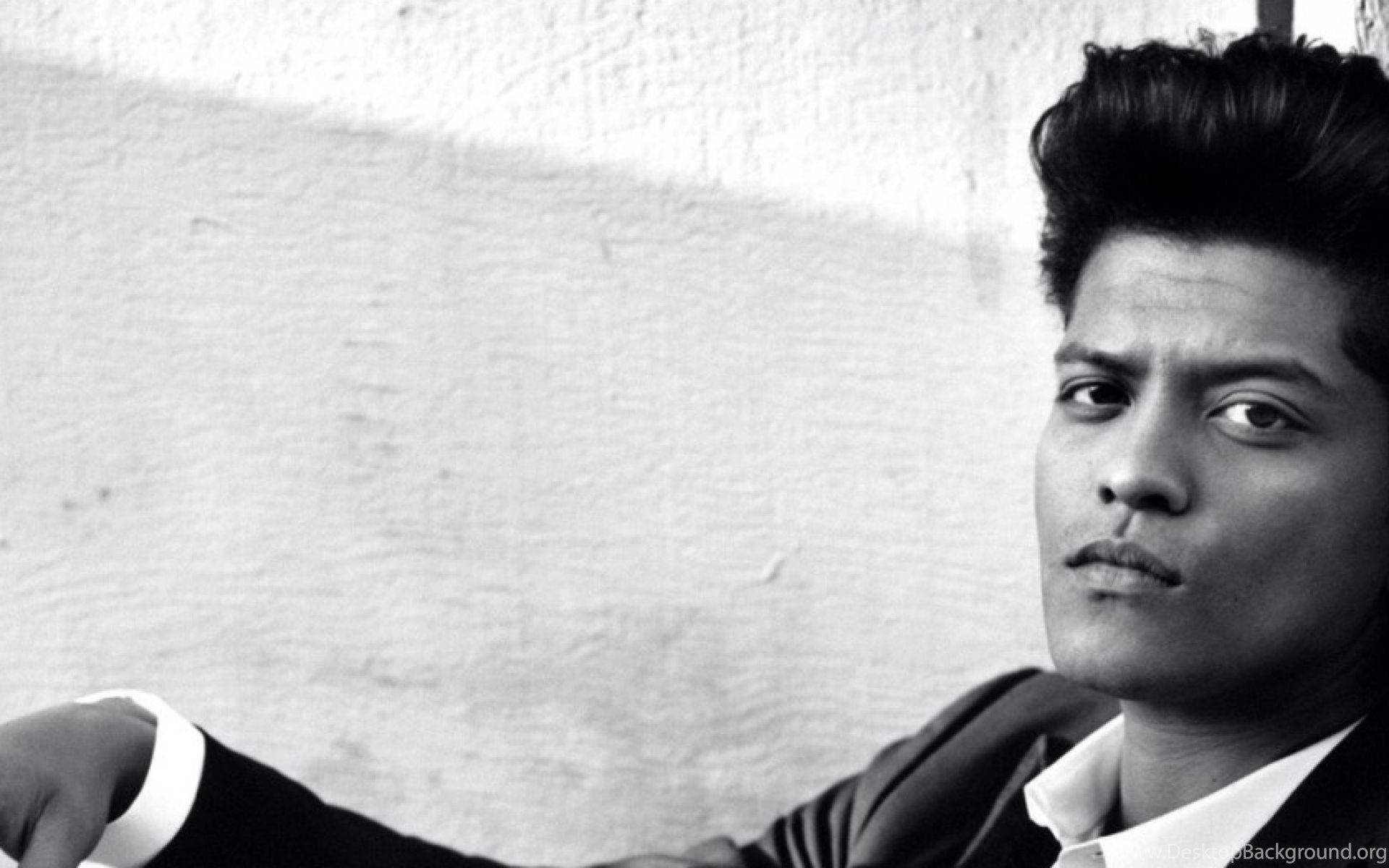 Bruno Mars is an American singer, songwriter, and record producer. - Bruno Mars