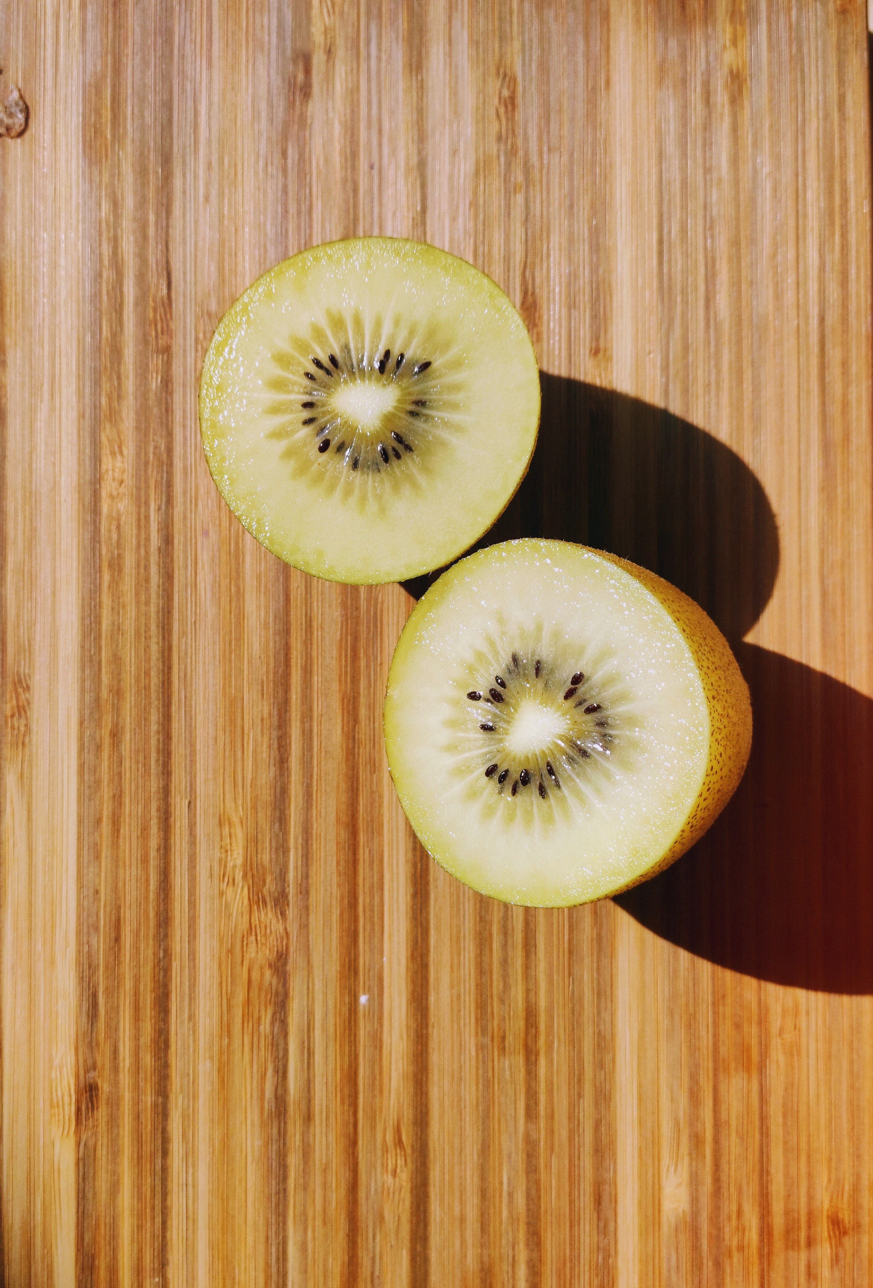 A Close Up Shot Of A Sliced Melon And Kiwi · Free