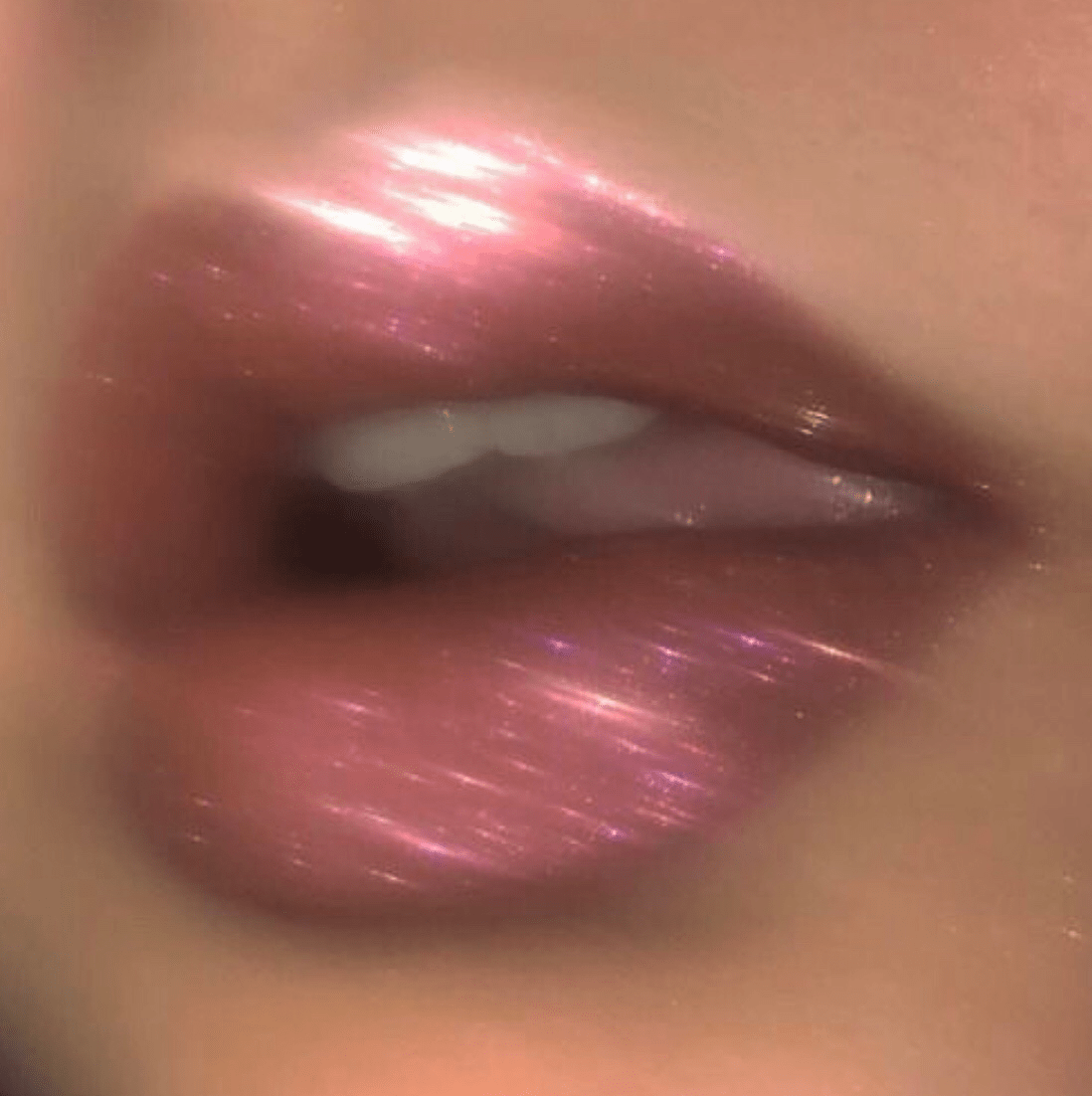 Shiny Lips Wallpaper