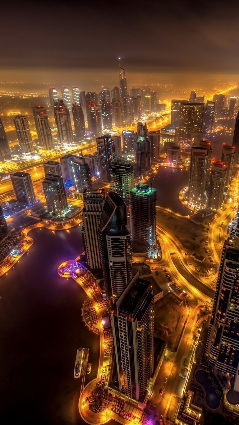 Aesthetic Dubai Landscape Wallpaper