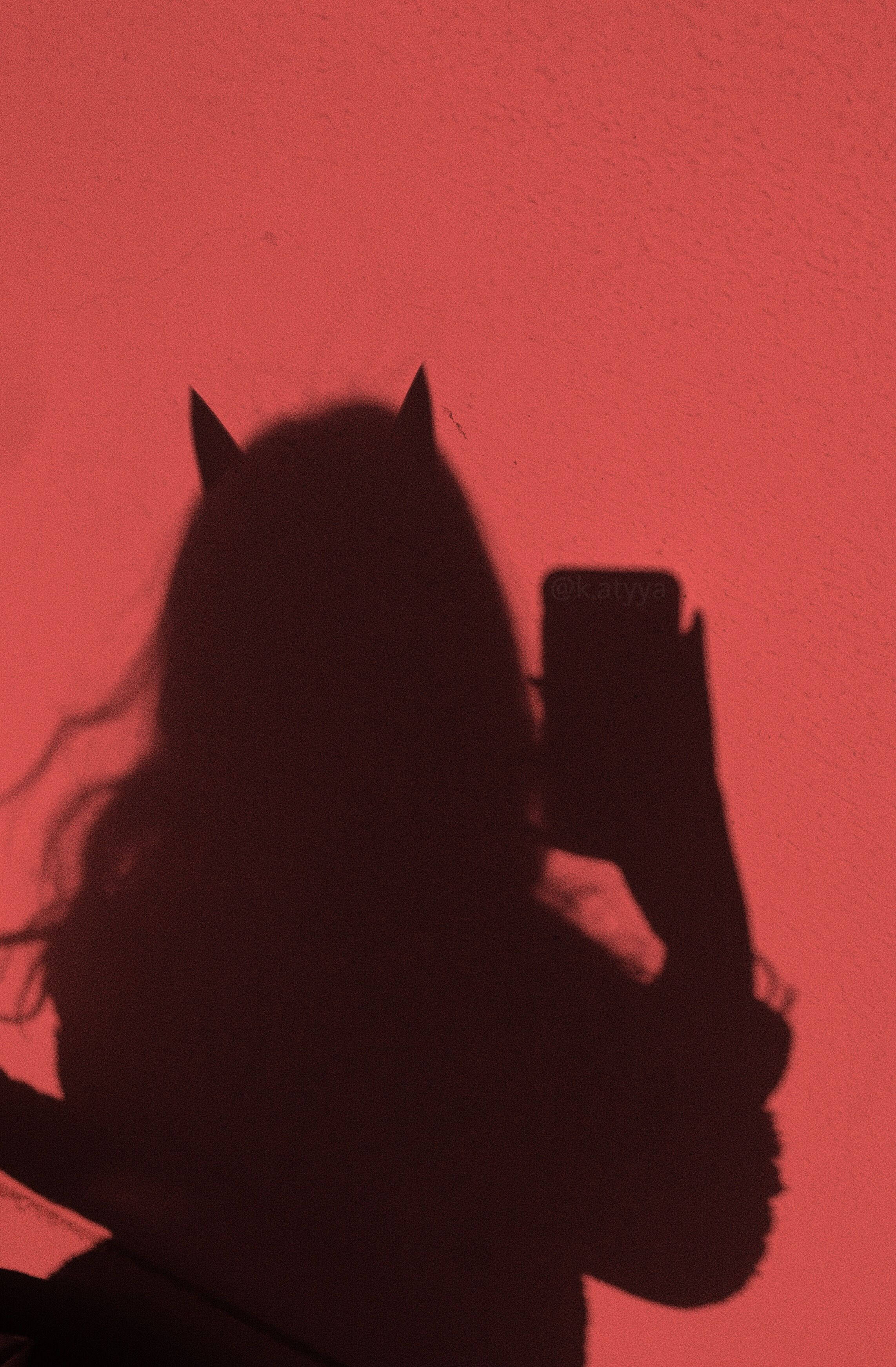 A woman taking her picture in the dark - Shadow, profile picture