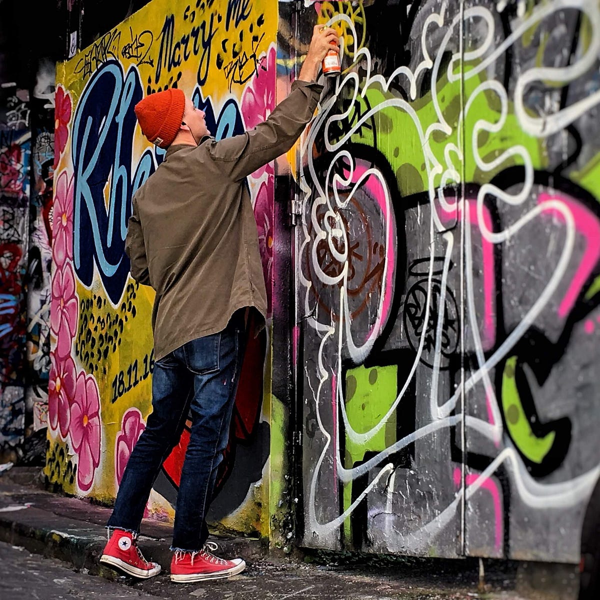 Street art photography tips for your iPhone and Android smartphone. by SmartphonePhotographyTraining.com