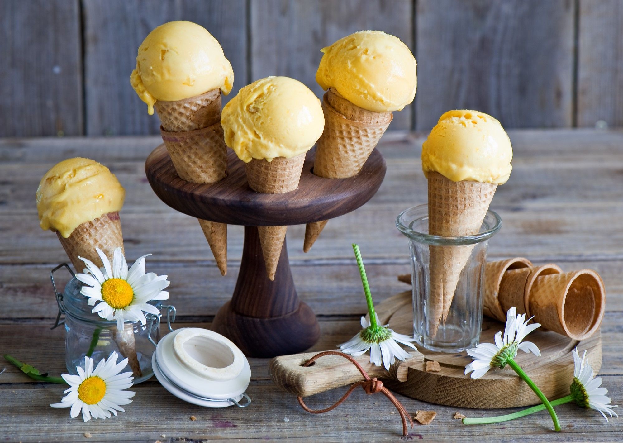 A table with ice cream cones and flowers - Ice cream