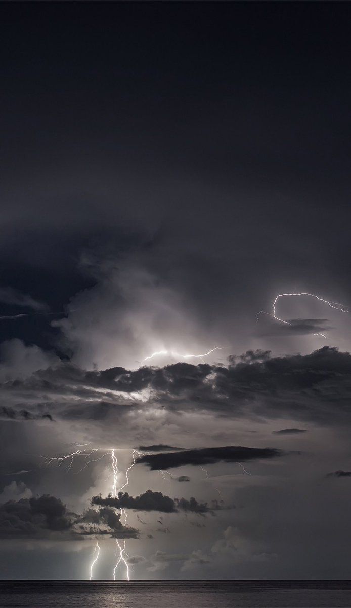 Sogol on Twitter. Lightning image, Weather wallpaper, Lightning photography