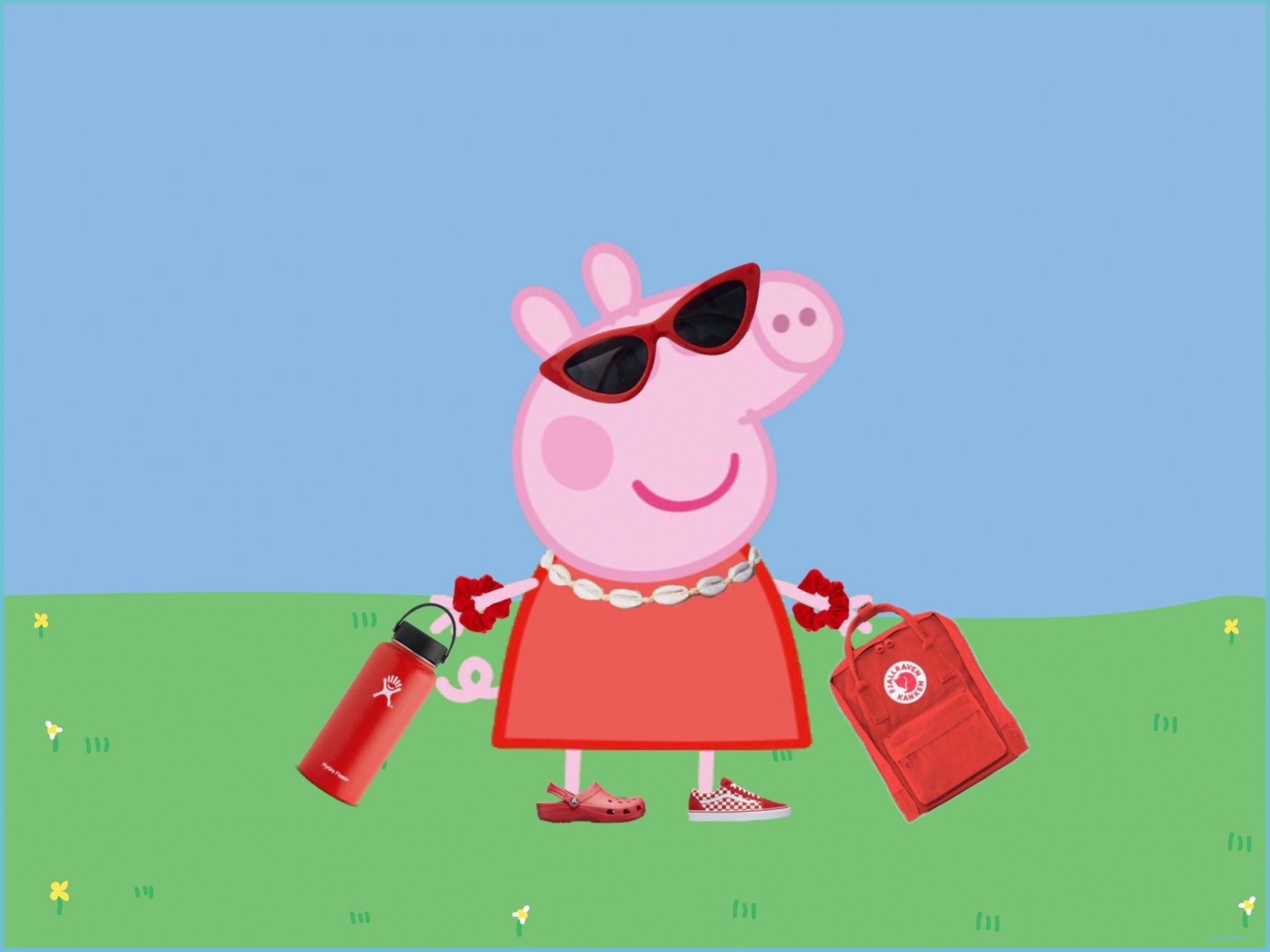 Peppa pig with a red bag and a red bottle - Peppa Pig