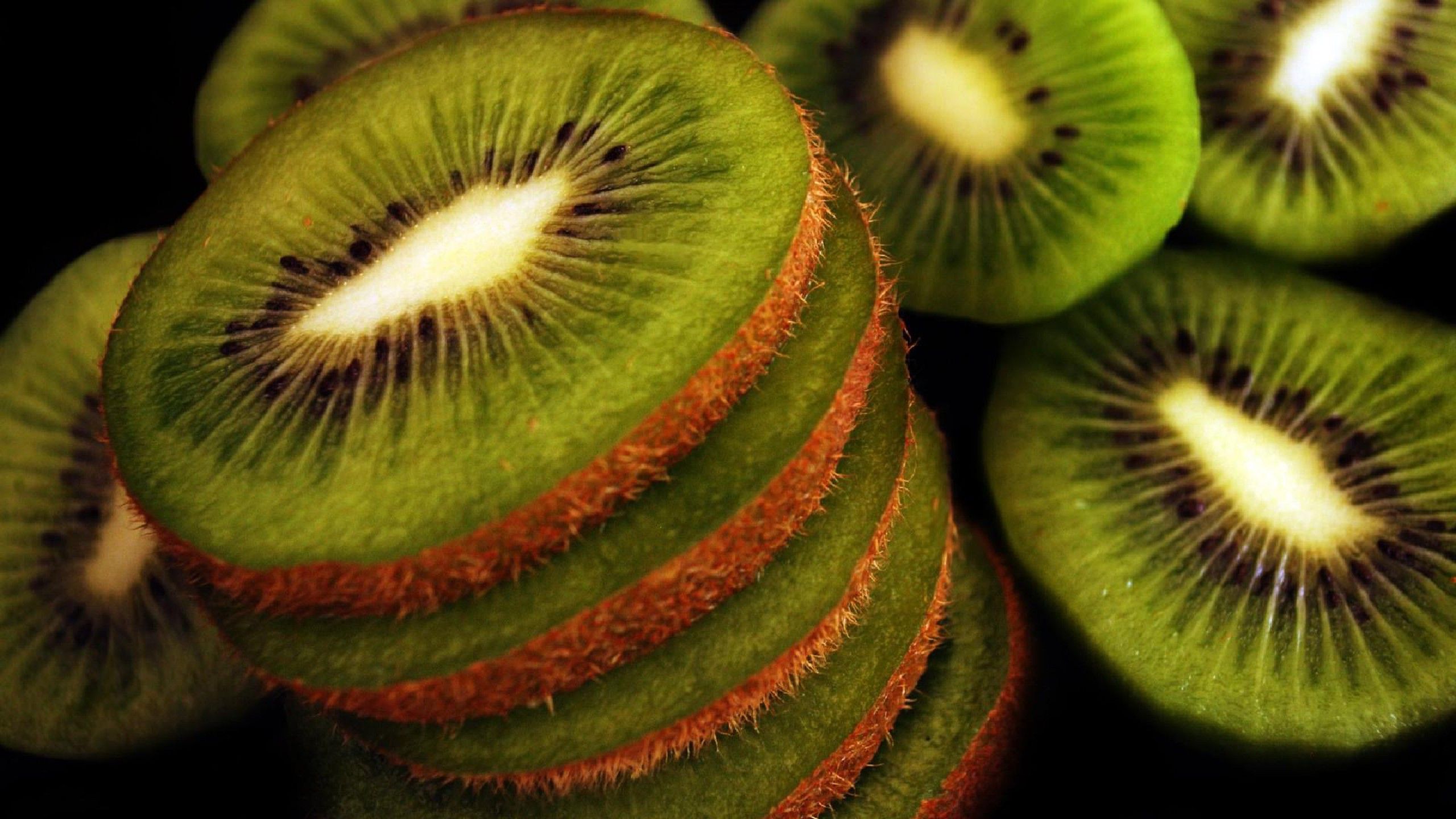 Kiwi fruit sliced and stacked on top of each other - Kiwi