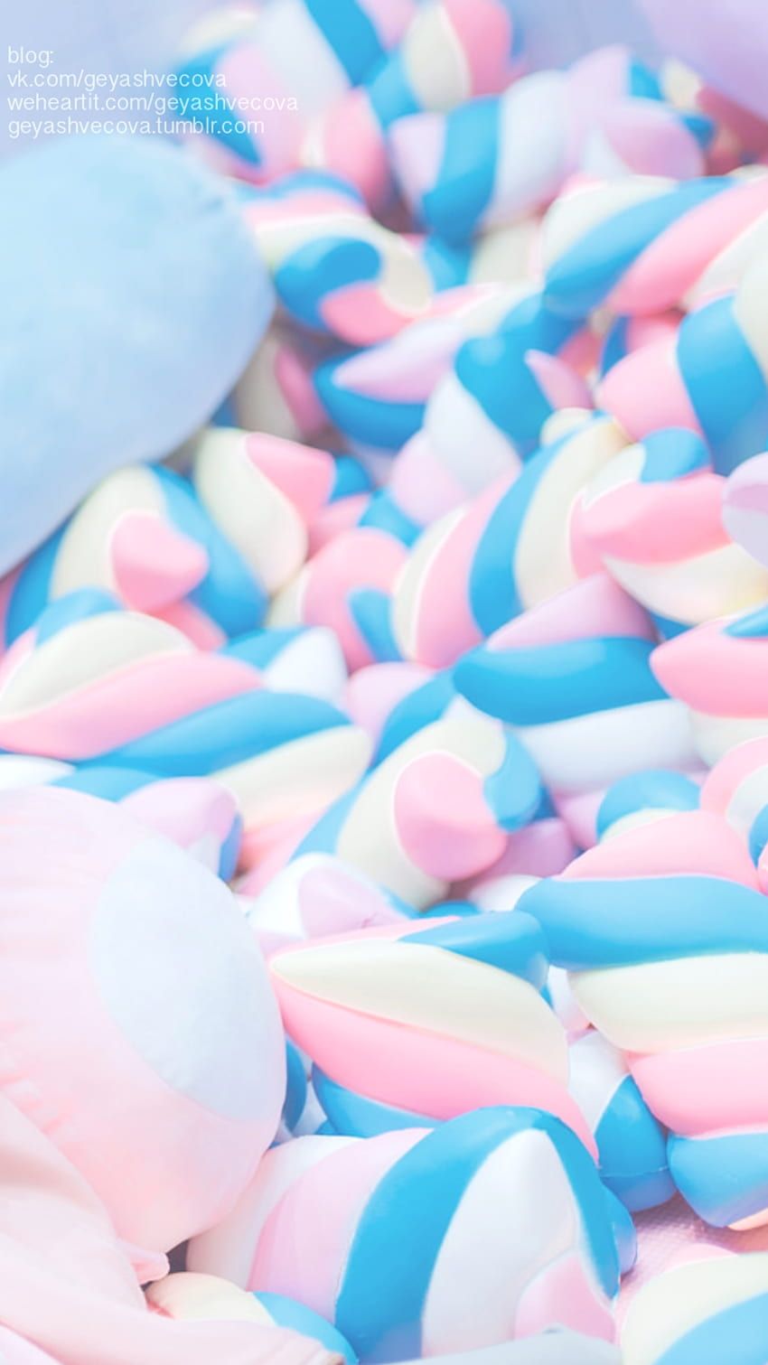 Marshmallows in a pile with blue, pink and white colors - Marshmallows