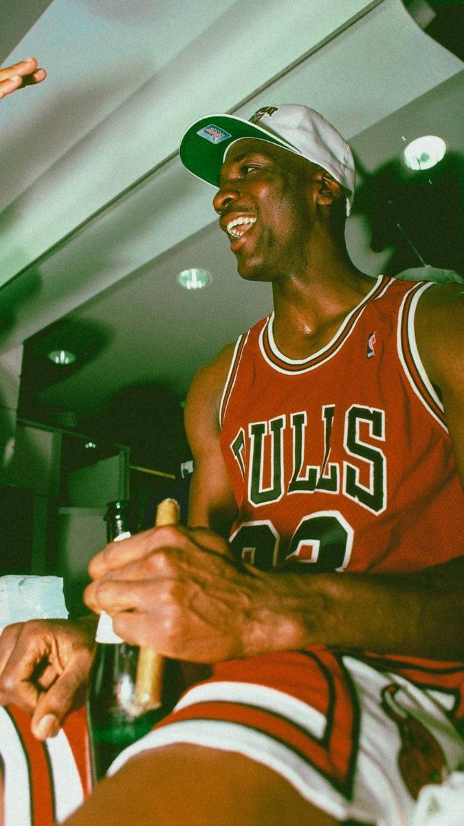 Download Cool Celebrating Michael Jordan Wallpaper