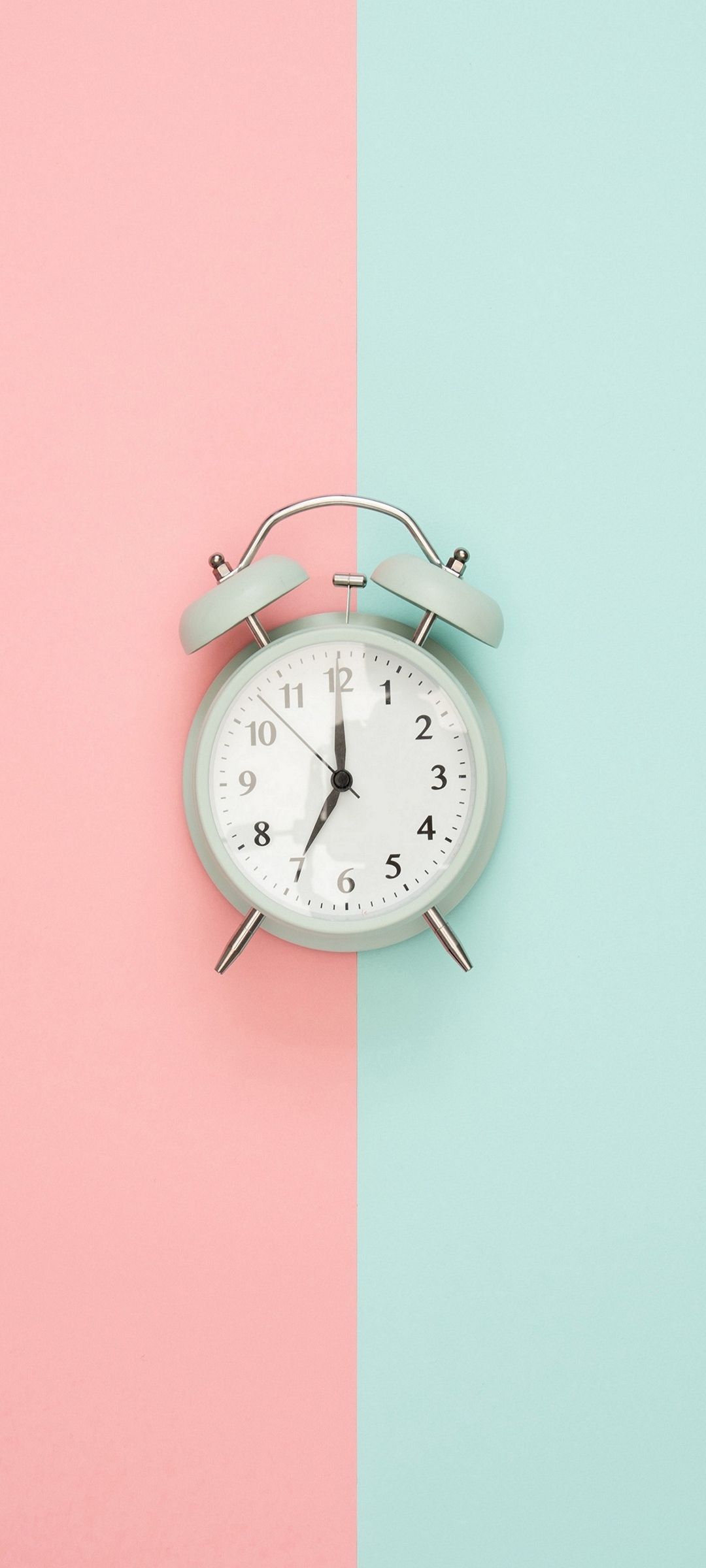 A clock on a pink and blue background - 1080x2400