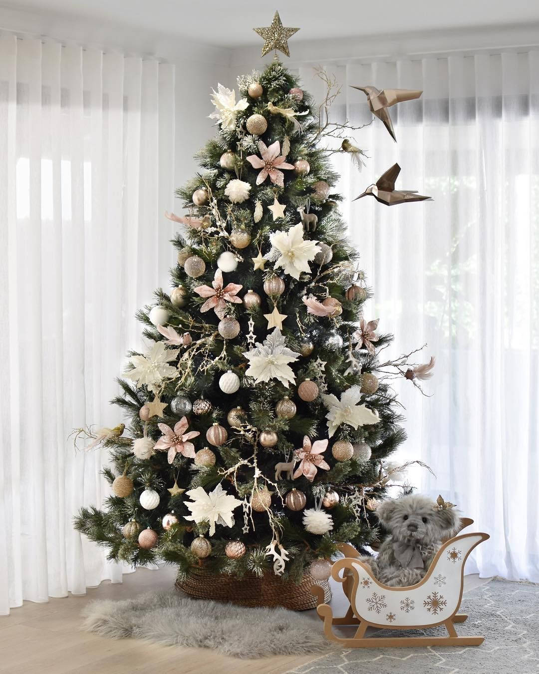 Download Aesthetic White Christmas Tree Wallpaper