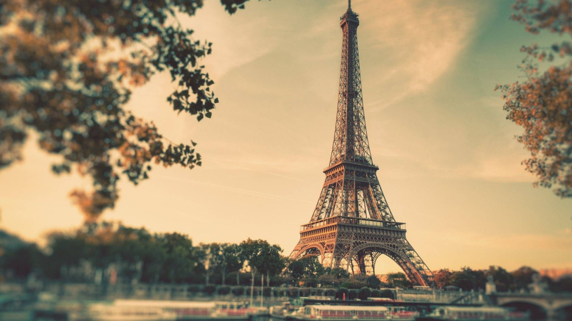 Download Vintage Aesthetic Paris Eiffel Tower Wallpaper