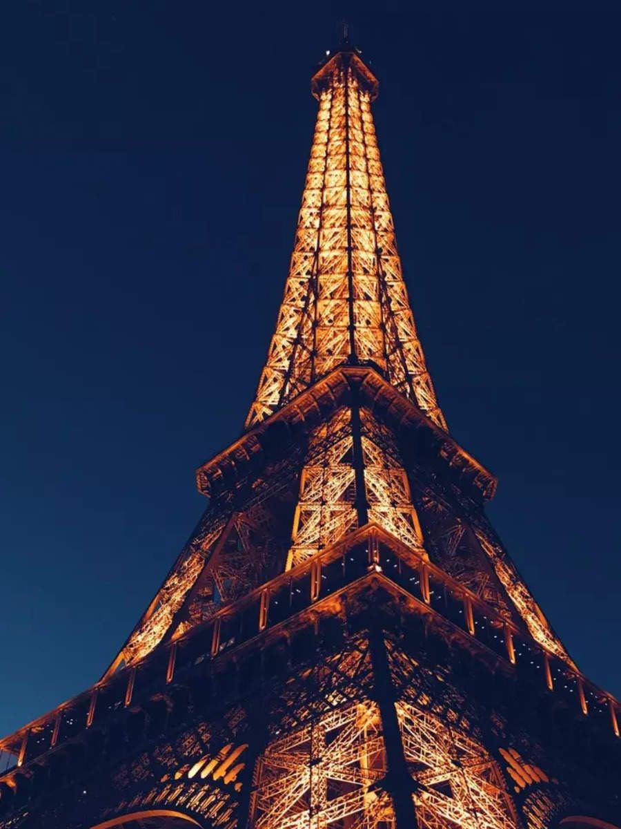 The eiffel tower at night - Eiffel Tower