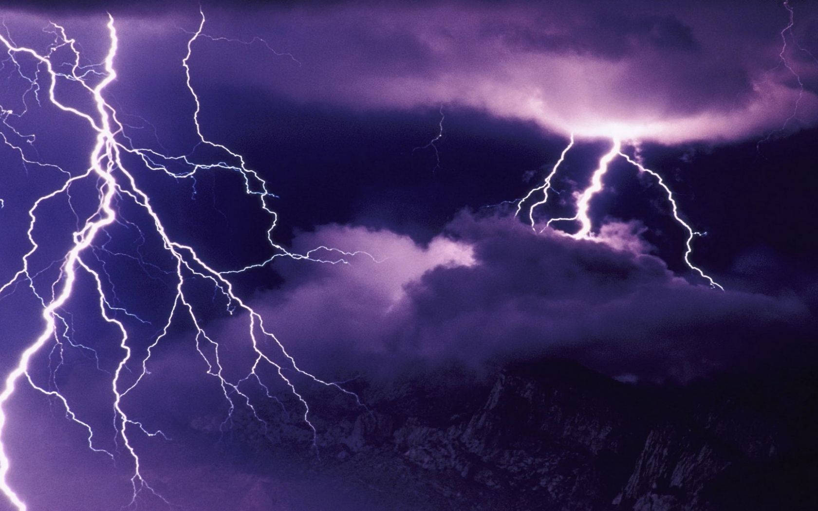 Download A haunting beauty, an aesthetic lightning storm Wallpaper